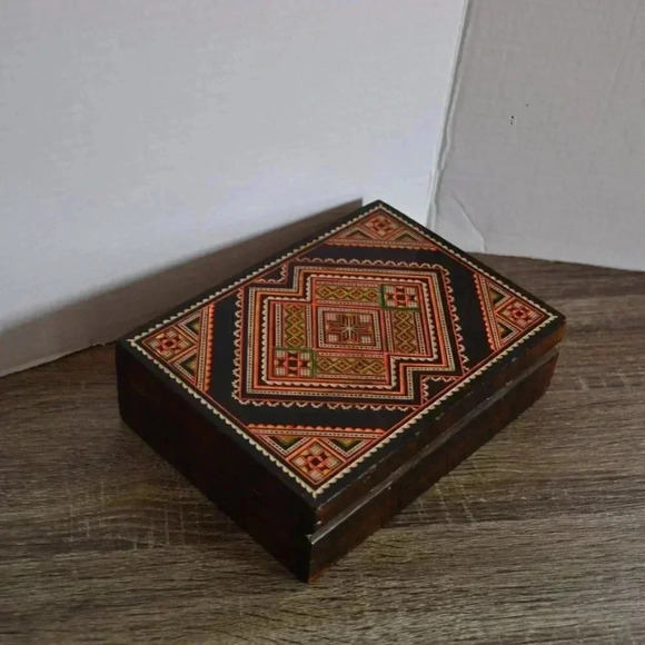 Vtg Carved Painted Wood  Box - Picture 7 of 9